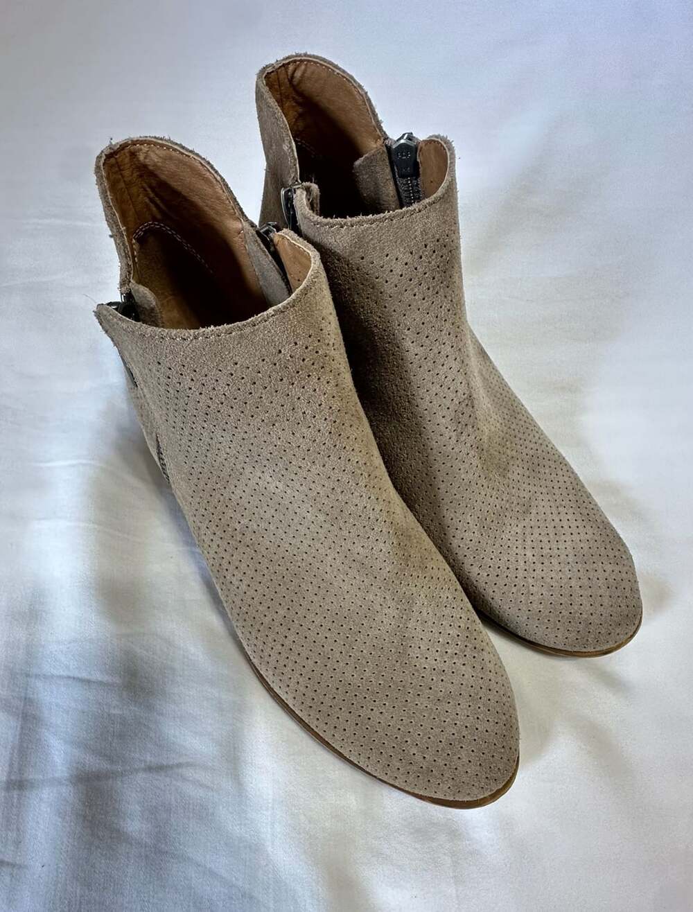 Lucky Brand Basel Perforated Suede Ankle Boots Booties Taupe Women's Size 7.5